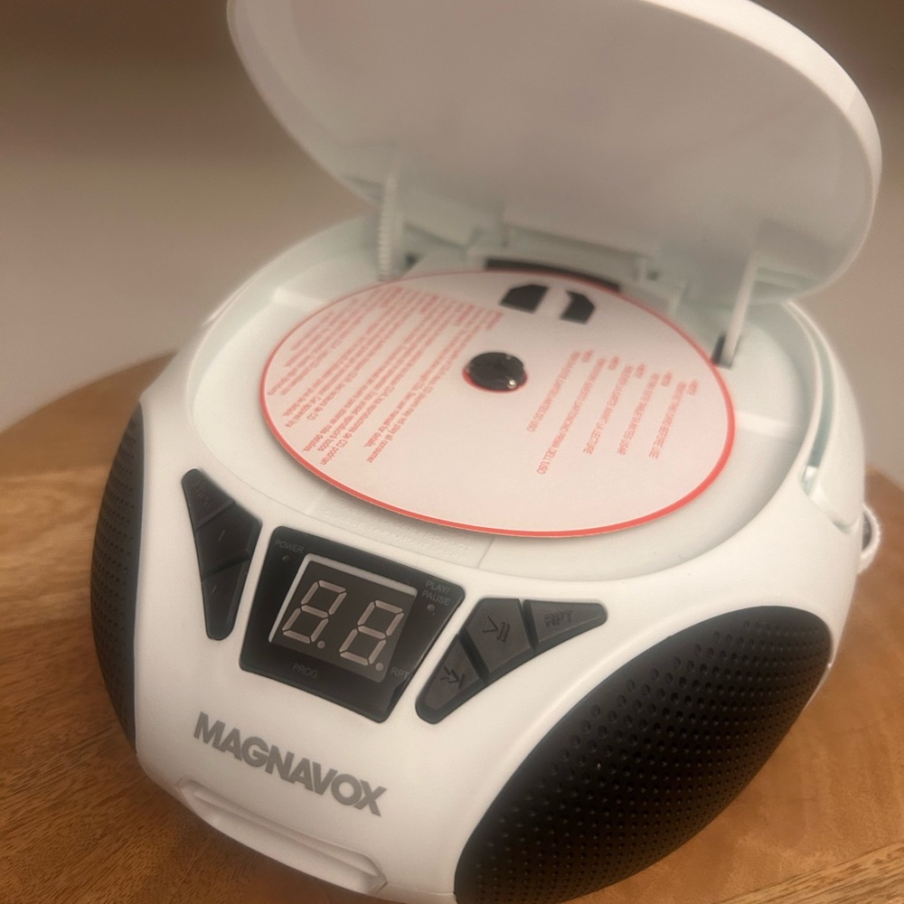 Classic Magnavox White Portable CD Player with Radio AM/FM Stereo